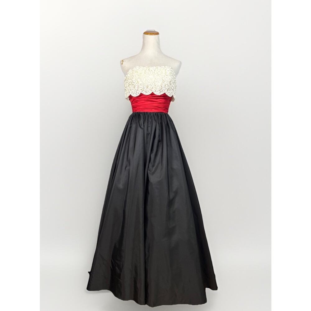 Mike Benet Formals Evening Ball Gown Size 8 Black Vintage Lace Bodice Strapless